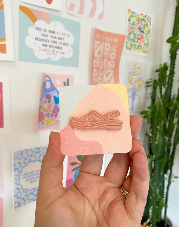 BLUSH CROC - clay magnet